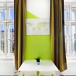 Avenue Hostel *