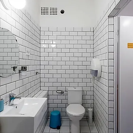 Hostal Avenue *