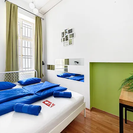 Avenue Hostel *