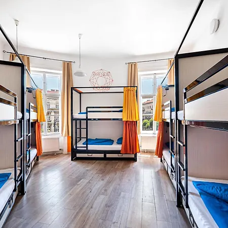 Avenue Hostel *