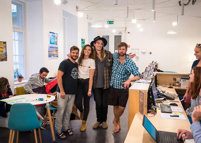 אכסניה Avenue *