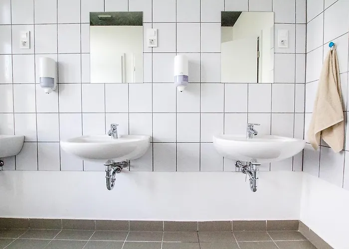 אכסניה Avenue *