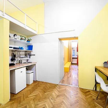 Avenue Hostel *